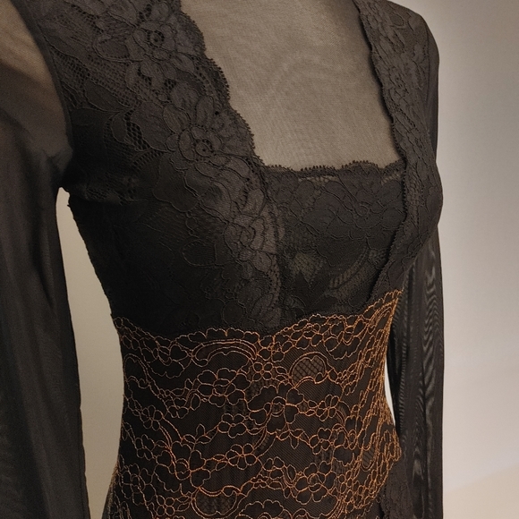 Guess NWT Lace Dress - Picture 3 of 5